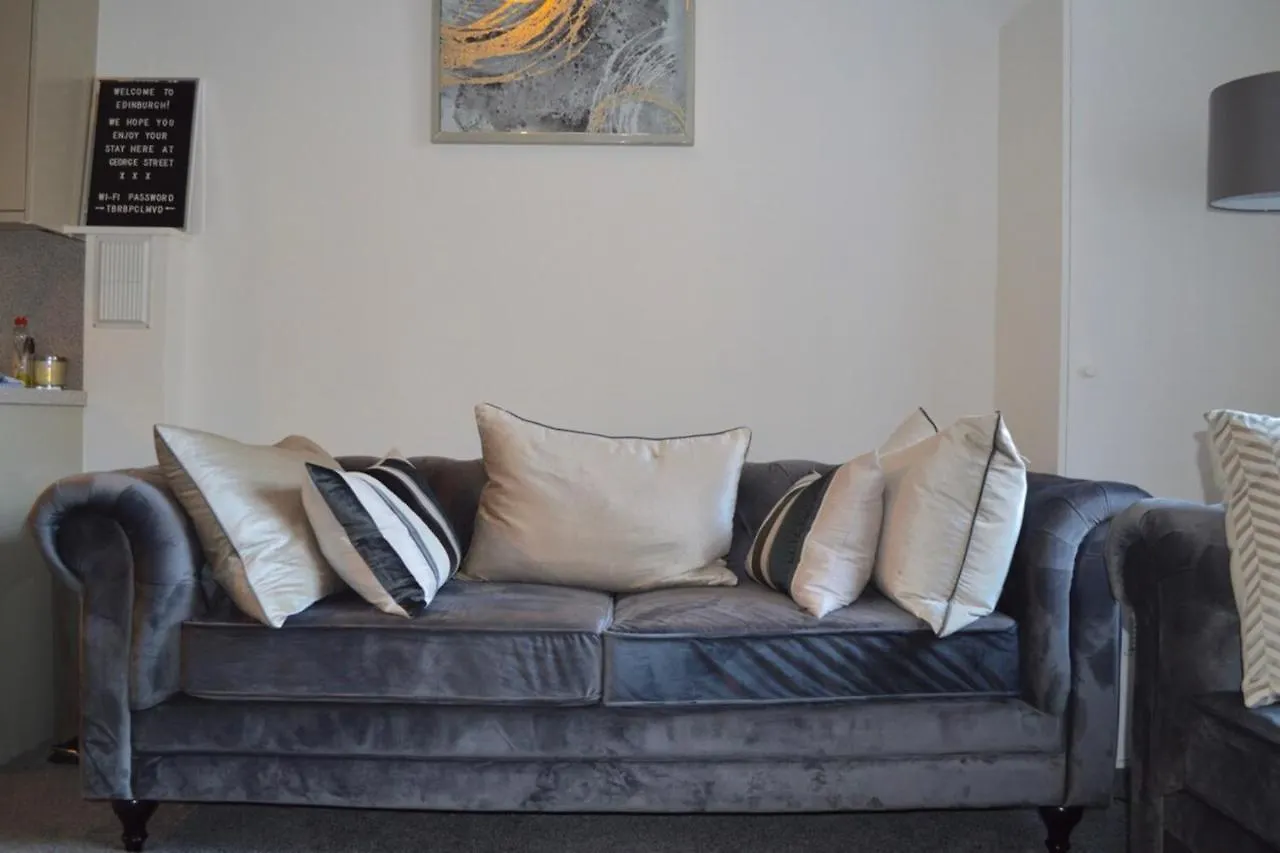 Apartment Spacious 3 Bedroom Flat In The City Centre Edinburgh