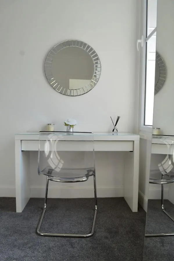 Spacious 3 Bedroom Flat In The City Centre Edinburgh 0*,  United Kingdom