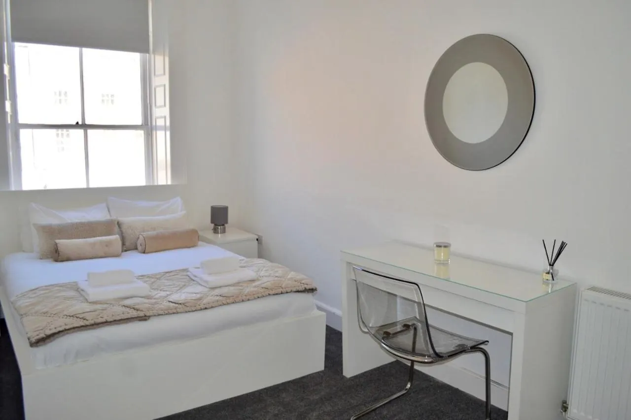 Spacious 3 Bedroom Flat In The City Centre Edinburgh United Kingdom