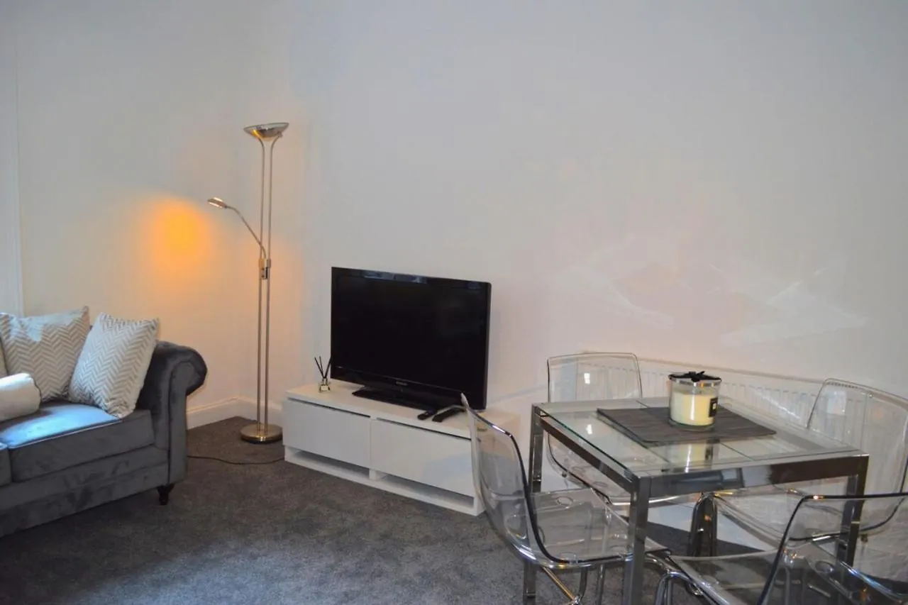 Spacious 3 Bedroom Flat In The City Centre Edinburgh Apartment