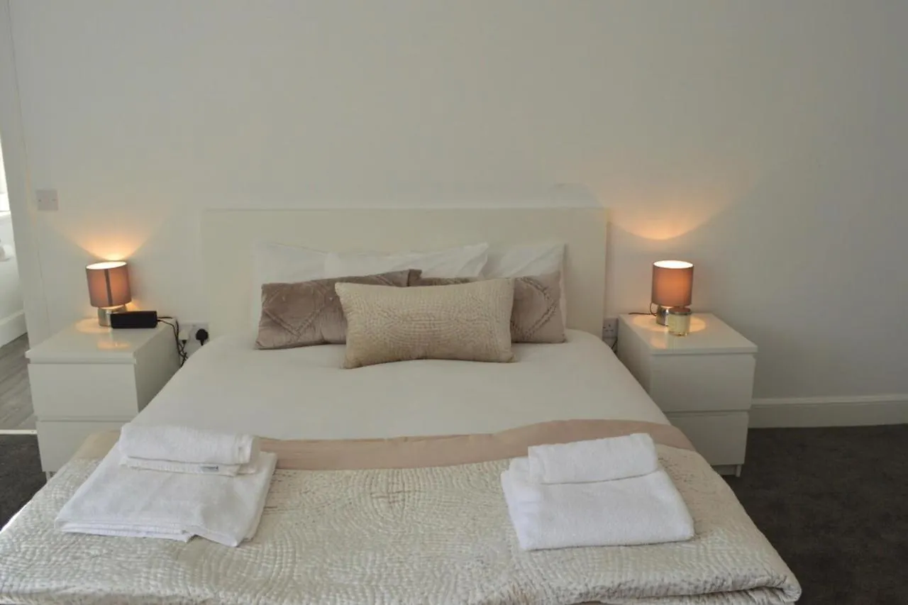 Apartment Spacious 3 Bedroom Flat In The City Centre Edinburgh