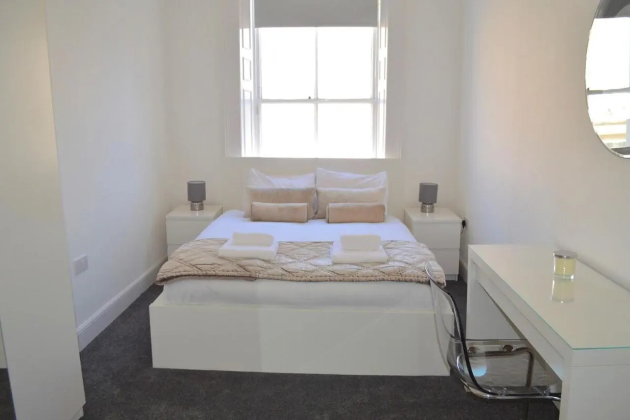 Apartment Spacious 3 Bedroom Flat In The City Centre Edinburgh