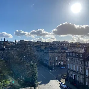 Apartment New Town With Castle View, Edinburgh
